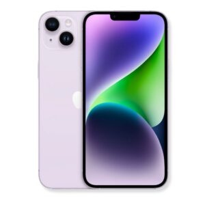 На изображении представлен смартфон Apple iPhone 14 Plus, стоящий прямо, с экраном обращенным к зрителю и частично видна задняя панель. Телефон имеет тонкую черную рамку вокруг экрана. Экран отображает абстрактные градиенты фиолетового, зеленого и синего цветов. Задняя панель телефона имеет светло-фиолетовый оттенок и на ней виден логотип Apple в центре. В левом верхнем углу задней панели находится двойная камера с двумя объективами и вспышкой.